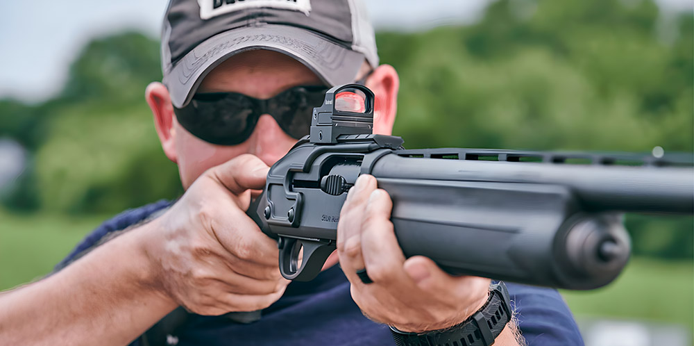 Benefits of red dot sight for tactical shotguns